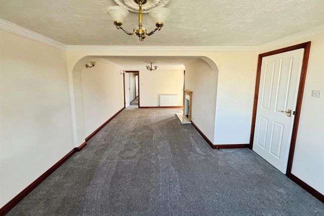 13, Breydon Way, Lowestoft photo 3