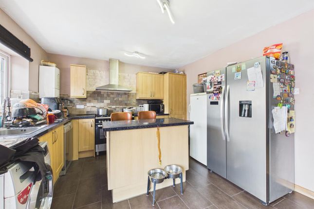 128, Buckingham Road, Aylesbury photo 4