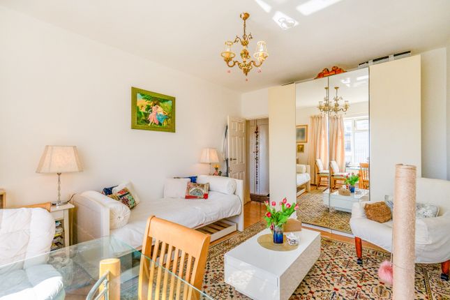 Flat 18, Elgar Court, Blythe Road, London photo 3
