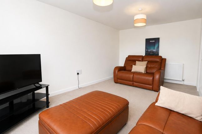 57, Fetlock Drive, Bradford photo 2