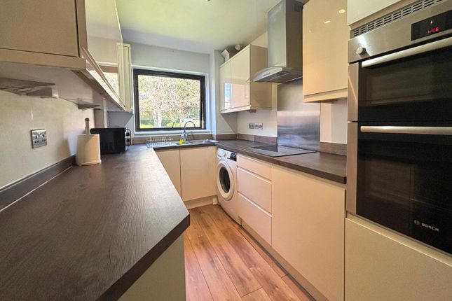 17, Hillcrest, Farnham photo 2