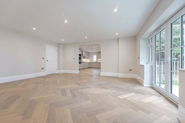 2-bed flat on Welcomes Road, Surrey, £2,750/mo