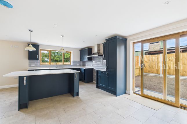 Cam04332G0-Pr0484-Still034