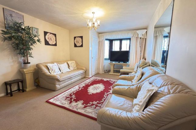 12, Lambourn Drive, Luton photo 2