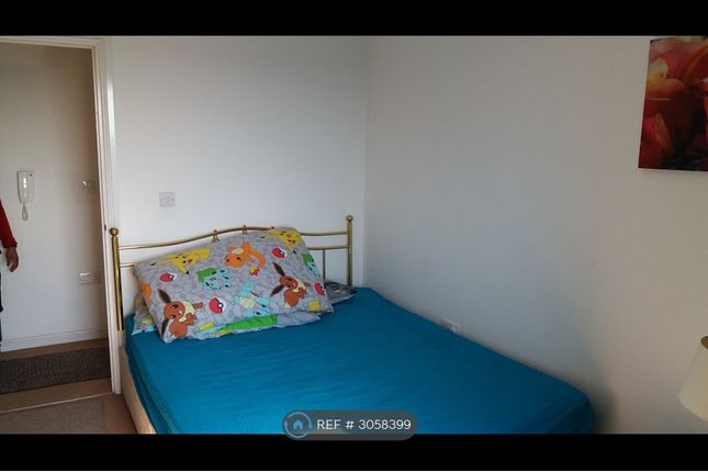 Flat  The Blenheim Centre, Prince Regent Road, Hounslow photo 5
