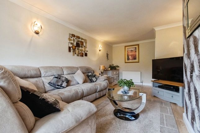 11, Orchard Drive, West Yorkshire photo 3