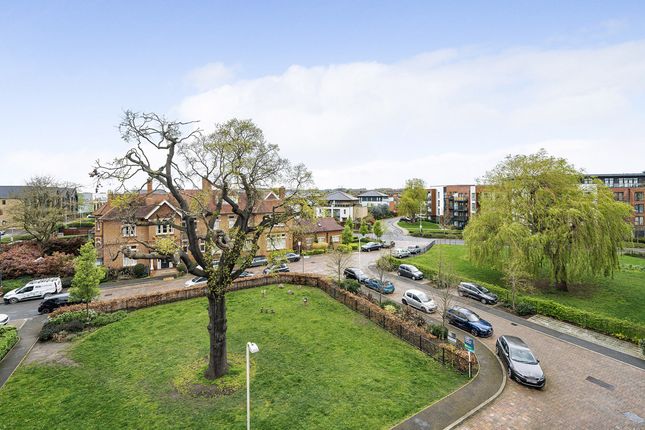 Flat for sale in Jackdaw Close, Harold Wood