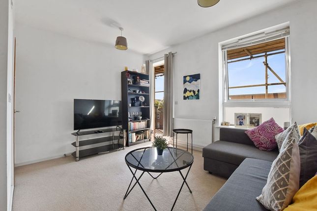 20a Iris Court 103, Lanacre Avenue, Middx photo 4