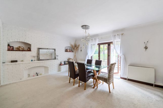 20, Harestone Valley Road, Caterham photo 3