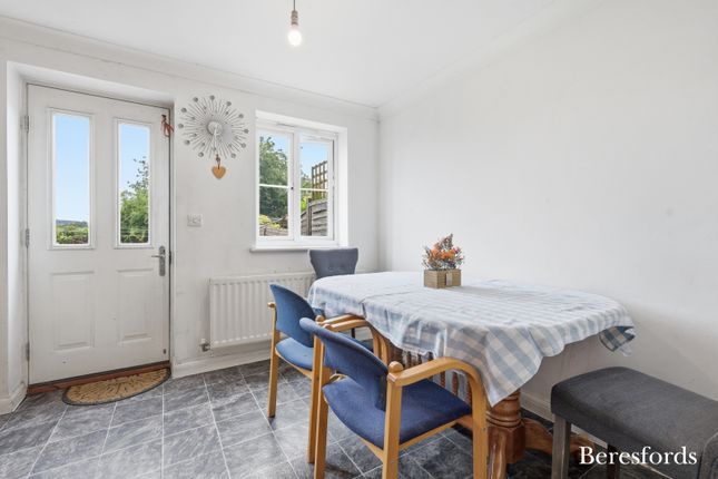 17, Paignton Close, Romford photo 4