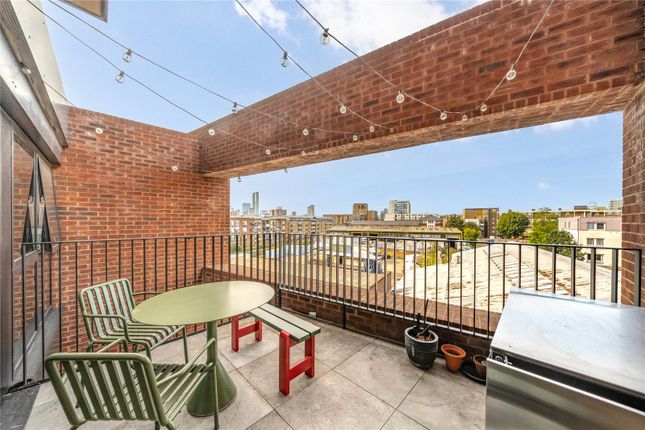 Flat 207,, Waters Edge Court, Bow photo 4