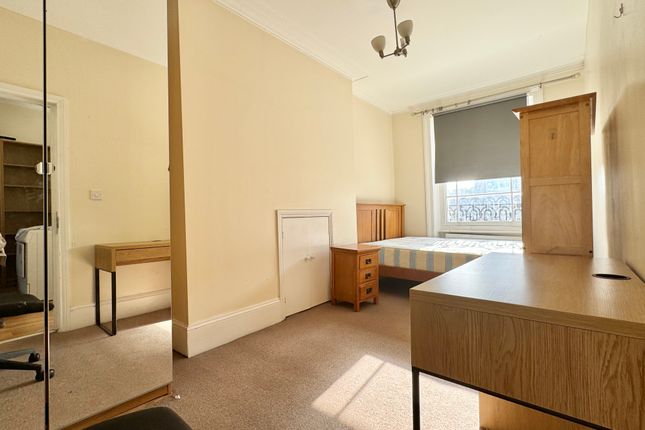 71 Queensway 3, Queensway, London photo 2