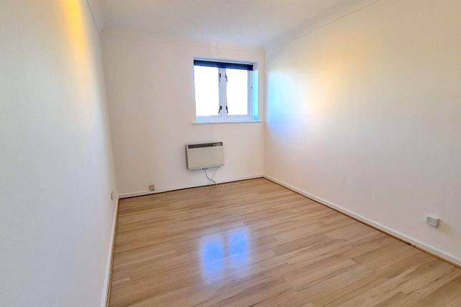 Flat 100, Malaig CoURT, Cromarty Road, Edgware photo 4