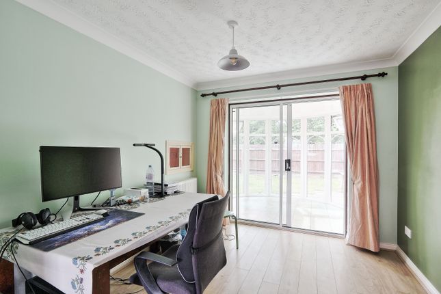 11, Sycamore Close, Cambridge photo 3