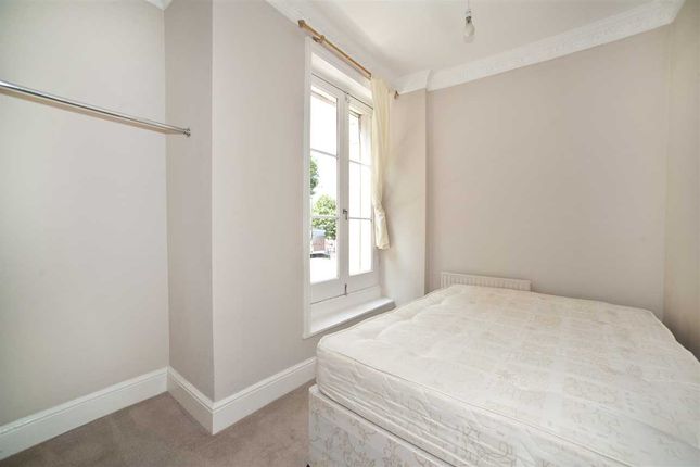 Flat to rent in Hammersmith Grove, London