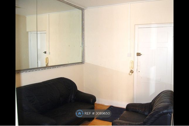 Arthur Court Queensway, London photo 3