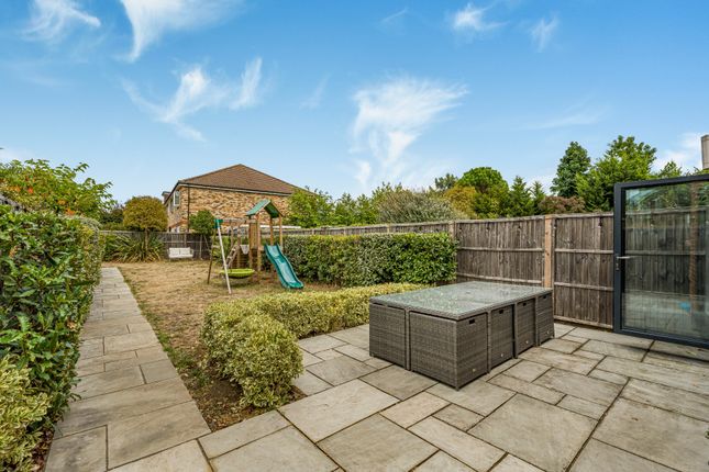 Bramley House, 77C, Rydens Avenue, Surrey photo 4