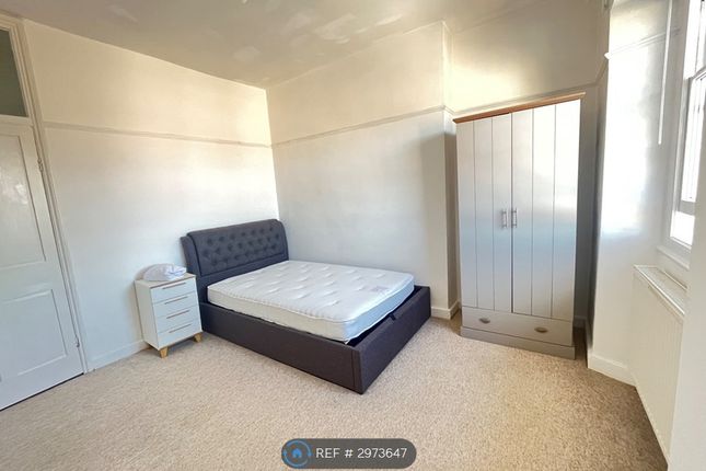 Third Floor Flat, A Alma Vale Road, Bristol photo 5