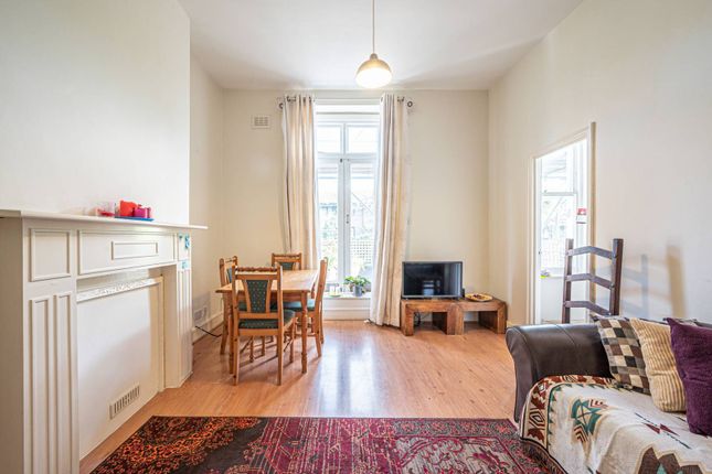 Flat to rent in Fordwych Road, West Hampstead, London