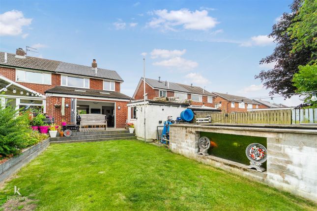 19, Cambridge Drive, Knuzden photo 3