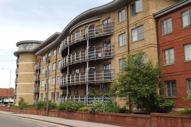 1-bed flat on 42, Quadrant Court, Jubilee Square, Reading, £220,000
