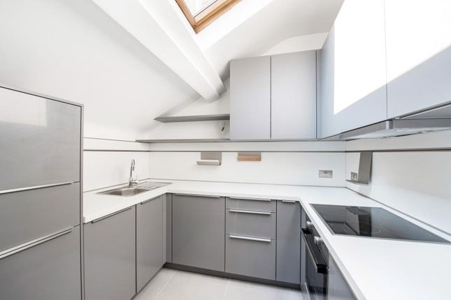 Thumbnail Flat to rent in Cromwell Avenue, Highgate Village
