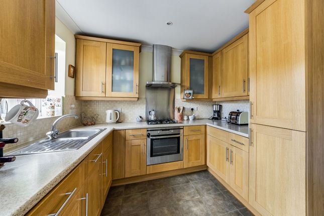 4 Barton Court, Abingdon photo 4