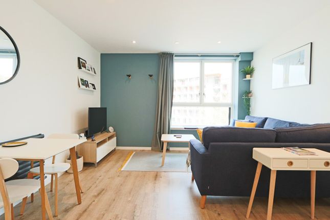 Flat to rent in Dalby Avenue, Bristol
