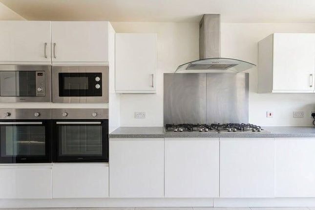 14 Kingsley Road, Ilford photo 3