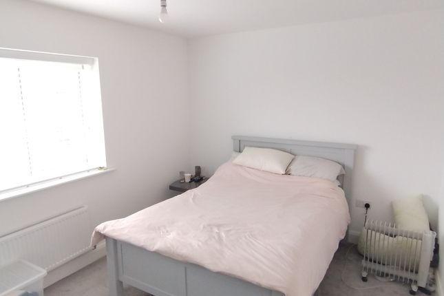 18, Gatcombe Way, Telford photo 4