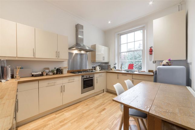 Thumbnail Flat to rent in Richmond Crescent, London