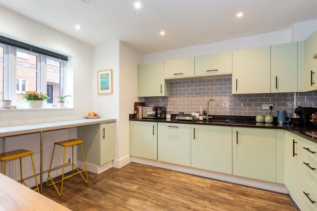 4, Vicarage Mews, Maidenhead photo 2