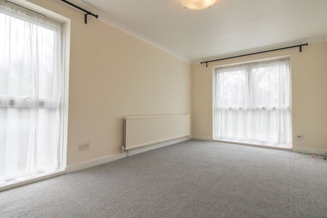 Flat to rent in Hamilton Court, 66 Ashburton Road, Croydon
