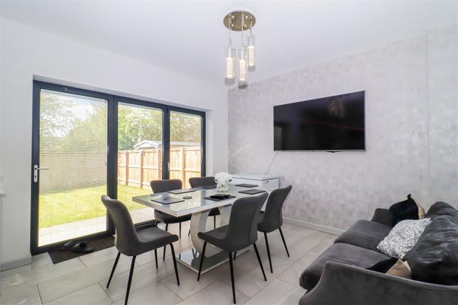 2, Crown Gardens, Wakefield photo 4