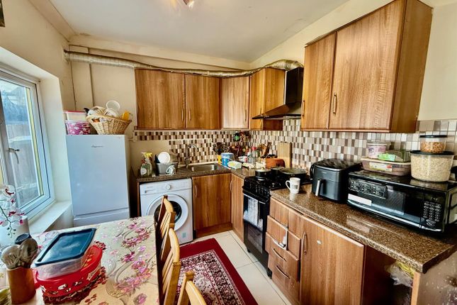 19, East Avenue, Southall photo 3