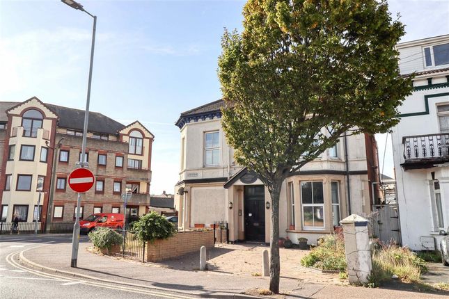 Thumbnail Flat for sale in Anglefield Court, Carnarvon Road, Clacton On Sea