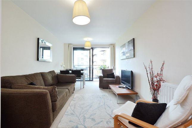 Flat to rent in Aragon Court, London