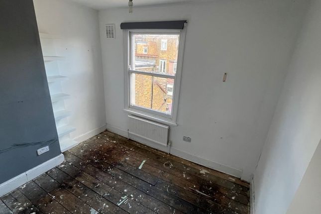 11, Gascony Avenue, London photo 3