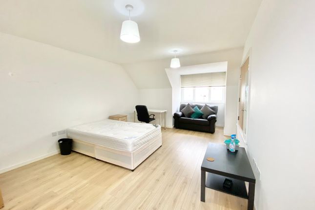 Room to rent in Ellis Mews, Birmingham