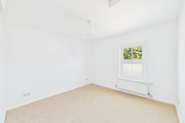 31, Trafalgar Road, Horsham photo 4