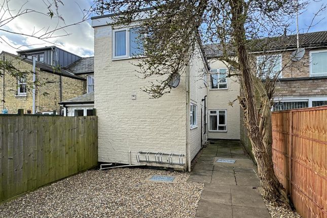 Terraced house to rent in Madras Road, Cambridge
