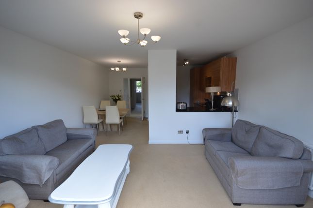 16 Riverholme, Hampton Court Road, East Molesey photo 3