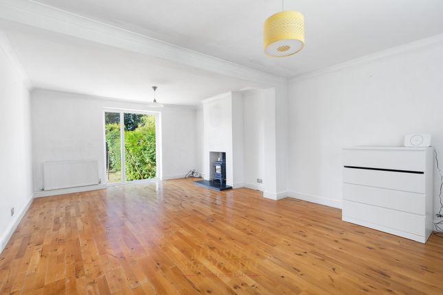 5 Gwynne Gardens, East Grinstead photo 4
