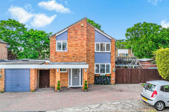 12 Paddock Mead, Harlow photo 2