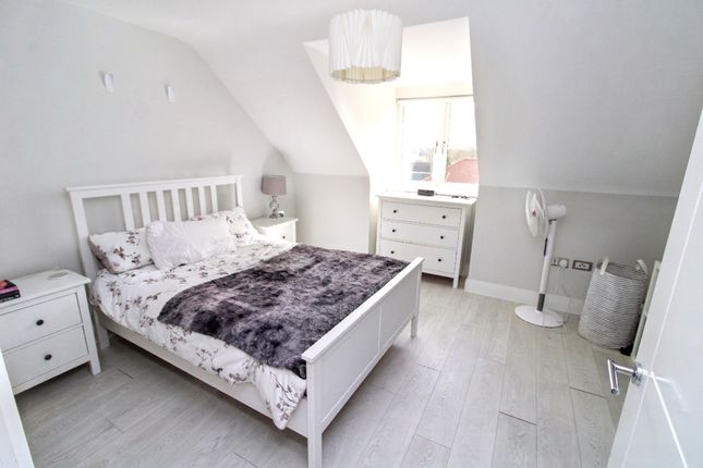 Flat 14 Queens Court, 352 Amersham Road, Hazlemere, High Wycombe photo 4