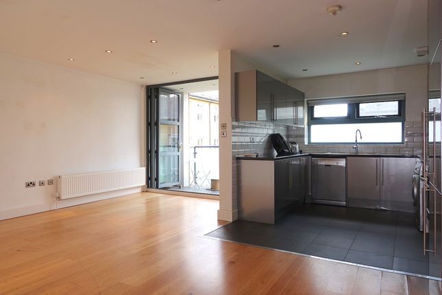 Flat to rent in Bethnal Green Road, Shoreditch