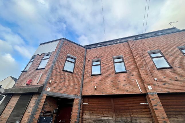 Flat to rent in Thynne Street, West Bromwich