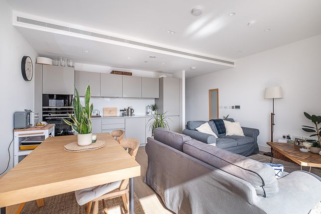 Apartment 301, Stoll House, 25, Essex Place, London photo 4