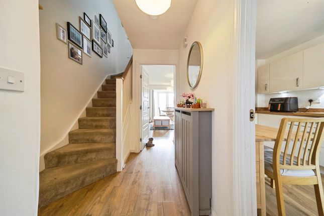 10, Stephenson Drive, Keighley photo 4