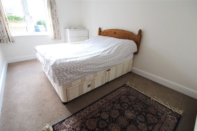 Flat for sale in Slades Hill, Enfield, Middlesex